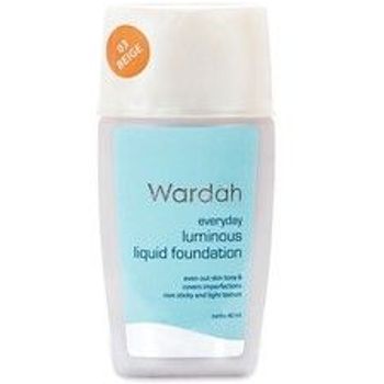 Wardah Everyday Luminous Liquid Foundation 03 LIGHT BEIGE 35ML