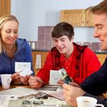 ThinkFun Cold Case: Murder With Interest