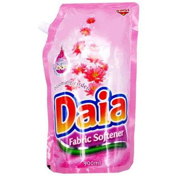Daia Fabric Softener Blooming Garden 900ml
